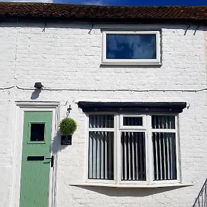 Ladybird Cottage, Dog Friendly, Couples Or Small Families, Yorkshire Wolds - Countryside And Coast Driffield